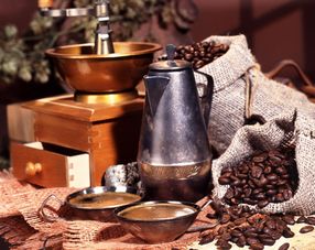 跨界融合的味蕾艺术 剖析彼岸咖啡的产品美学、加盟前景与餐饮管理之道